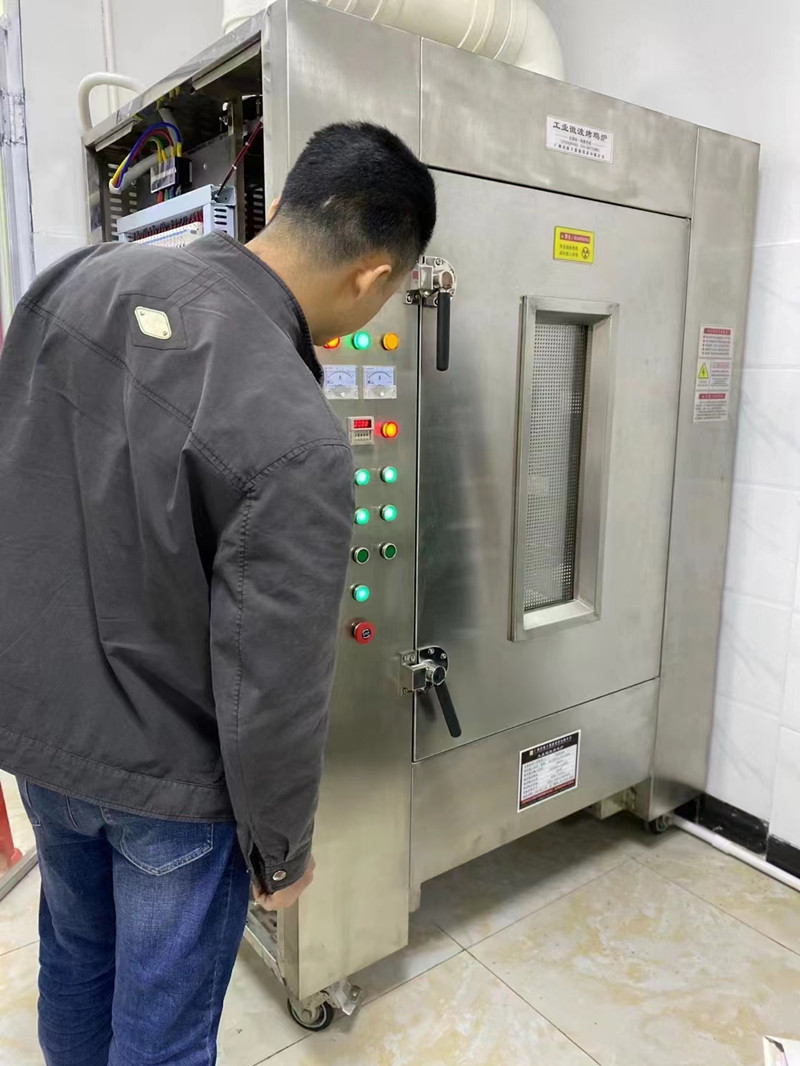 20kW工業微波烤雞爐安裝調試